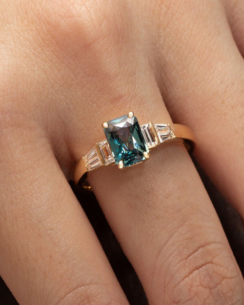 Bague d'anniversaire avec Saphir Teal
