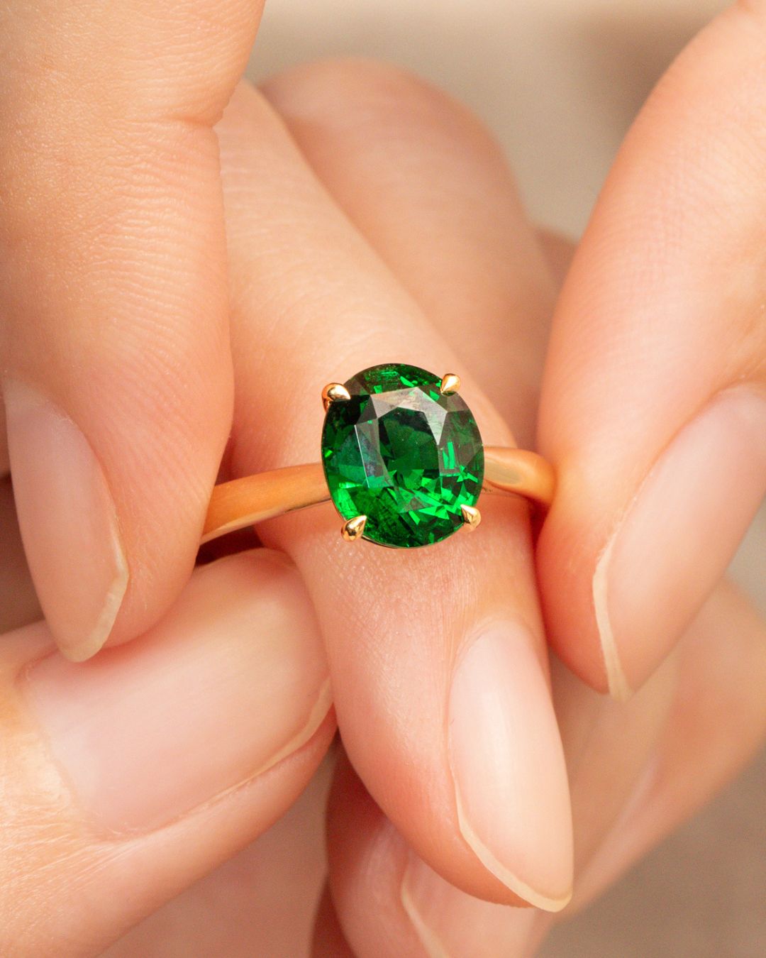 Bague d'anniversaire avec Tsavorite