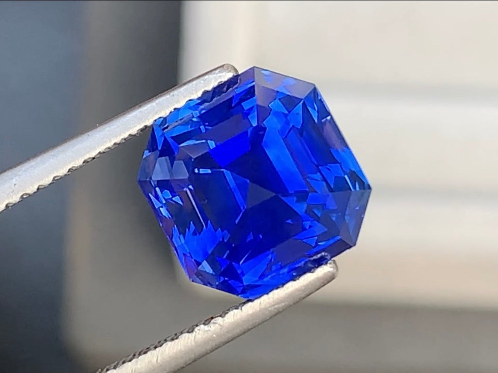 Saphir Bleu • 7,55ct Bonnot Paris