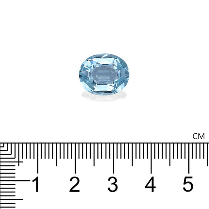 La pierre précieuse taille ovale Bonnot Paris Aigue-Marine · 5,58 ct est élégamment présentée sur un fond blanc au-dessus d'une règle graduée en centimètres, soulignant sa taille.