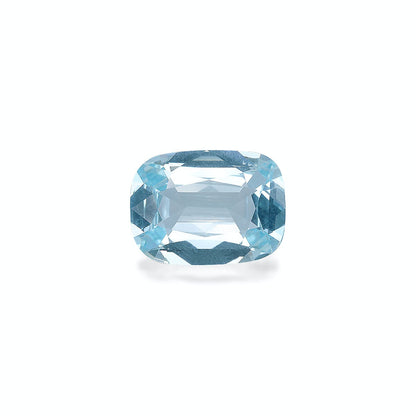 La pierre précieuse Bonnot Paris Aigue-Marine · 6,61 ct, une taille coussin bleu clair aux bords facettés, offre une apparence romantique car elle reflète magnifiquement la lumière sur un fond blanc uni.
