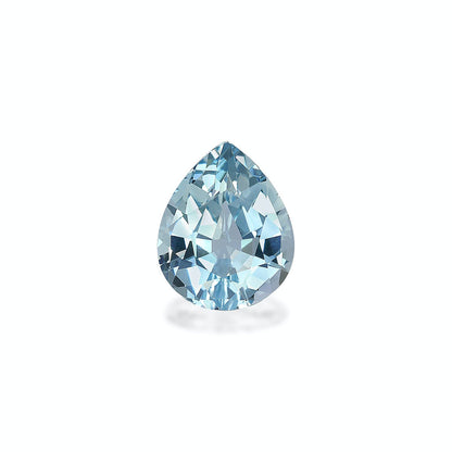 Une « Aigue-Marine » de 3,85 ct en forme de poire signée Bonnot Paris est présentée sur un fond clair et épuré. Ses facettes bleu clair scintillent, tandis que sa coupe polyvalente précise et sa surface polie rehaussent sa clarté et son éclat en réfléchissant magnifiquement la lumière.