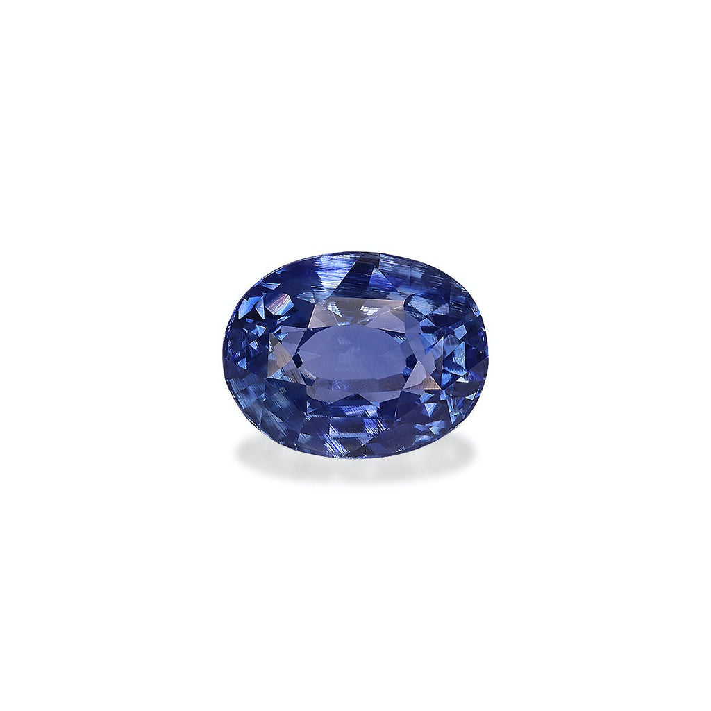 Un gros plan du Bonnot Paris Saphir Bleu · 3,11 ct sur un fond blanc immaculé met en valeur ses facettes lumineuses, reflétant une gamme de teintes bleues.