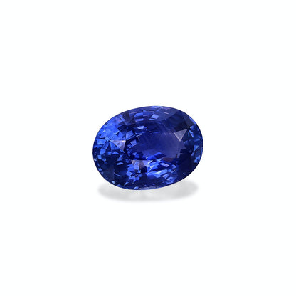 Le Saphir Bleu · 3,22 ct de Bonnot Paris est un saphir bleu facetté de forme ovale scintillant sur un fond blanc uni, affichant sa clarté et scintillant de différentes nuances de bleu.