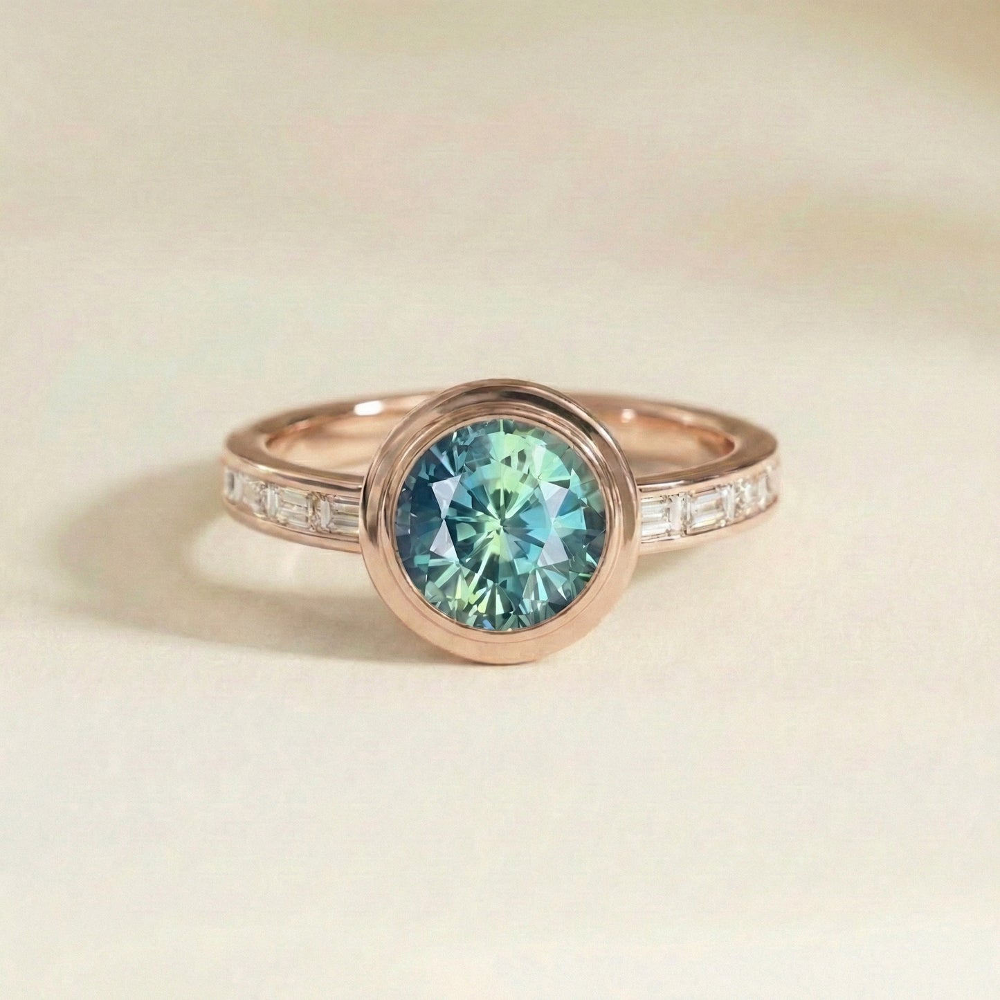 Bague art deco avec saphir teal rond or rose