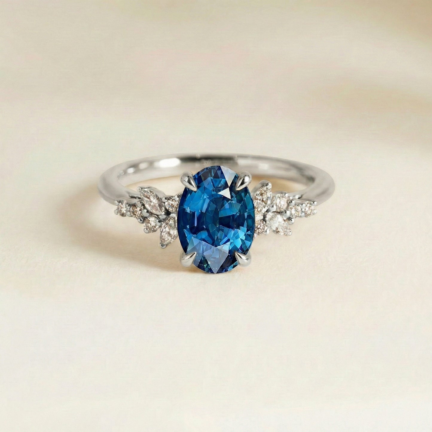Bague de fiançailles saphir bleu or blanc