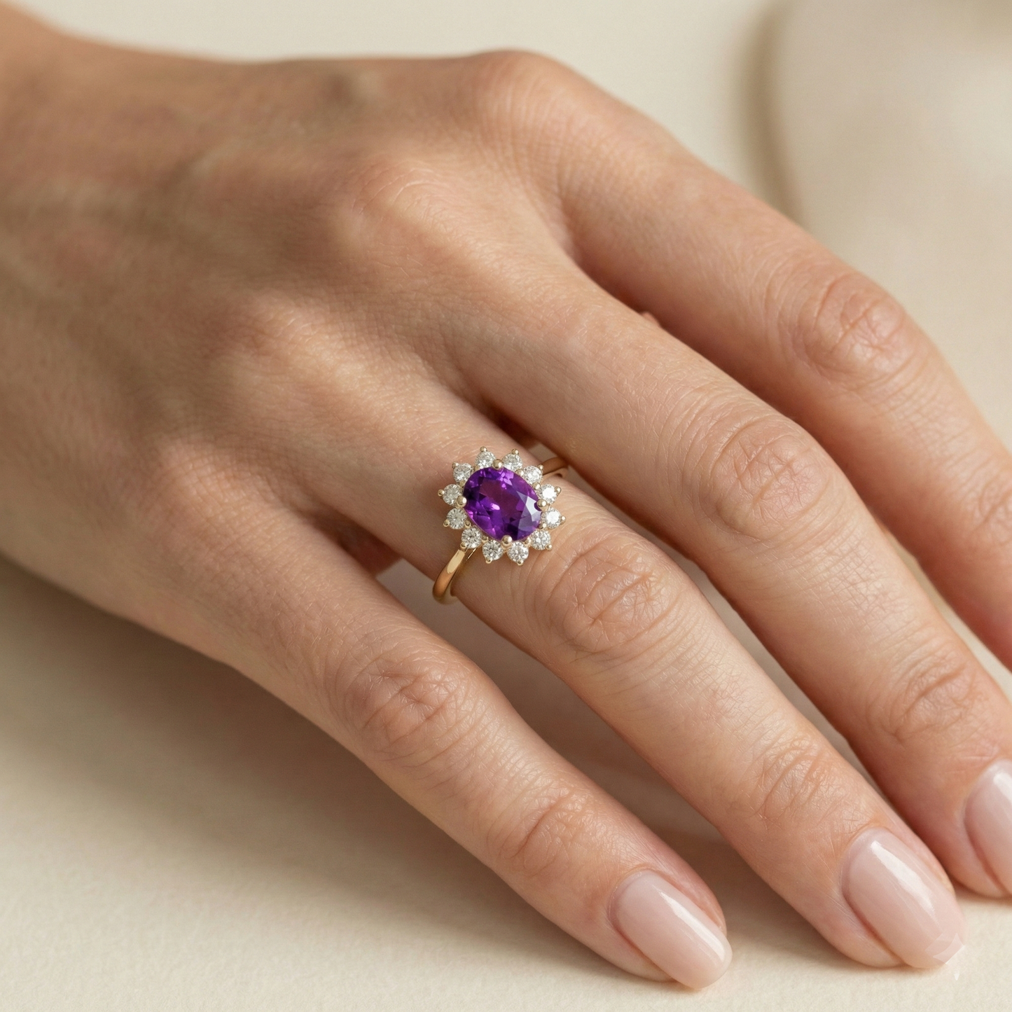 Bague marguerite saphir violet oval et diamants