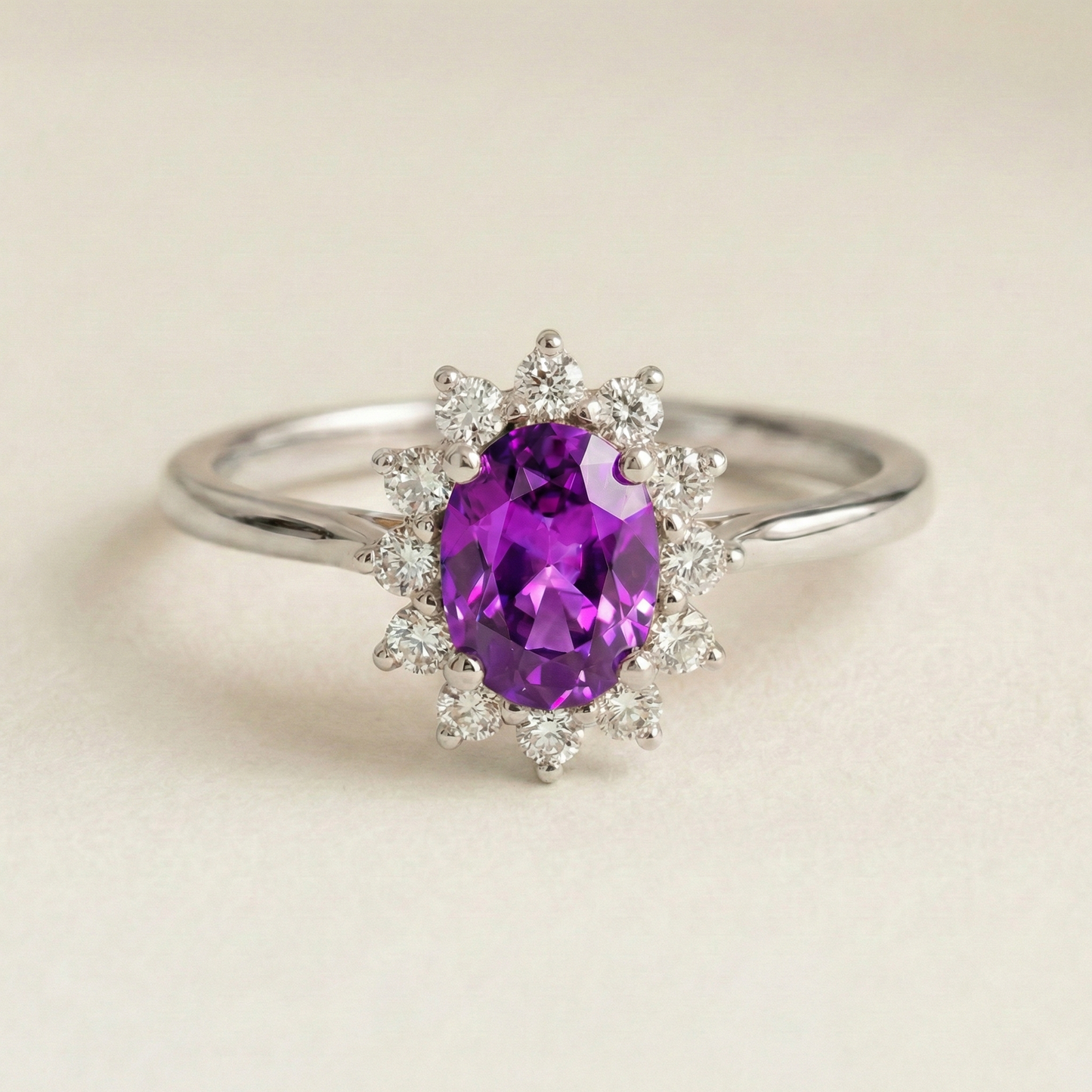 Bague marguerite saphir violet oval or blanc