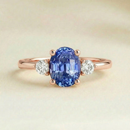 Bague moderne saphir bleu cornflower et diamants or rose