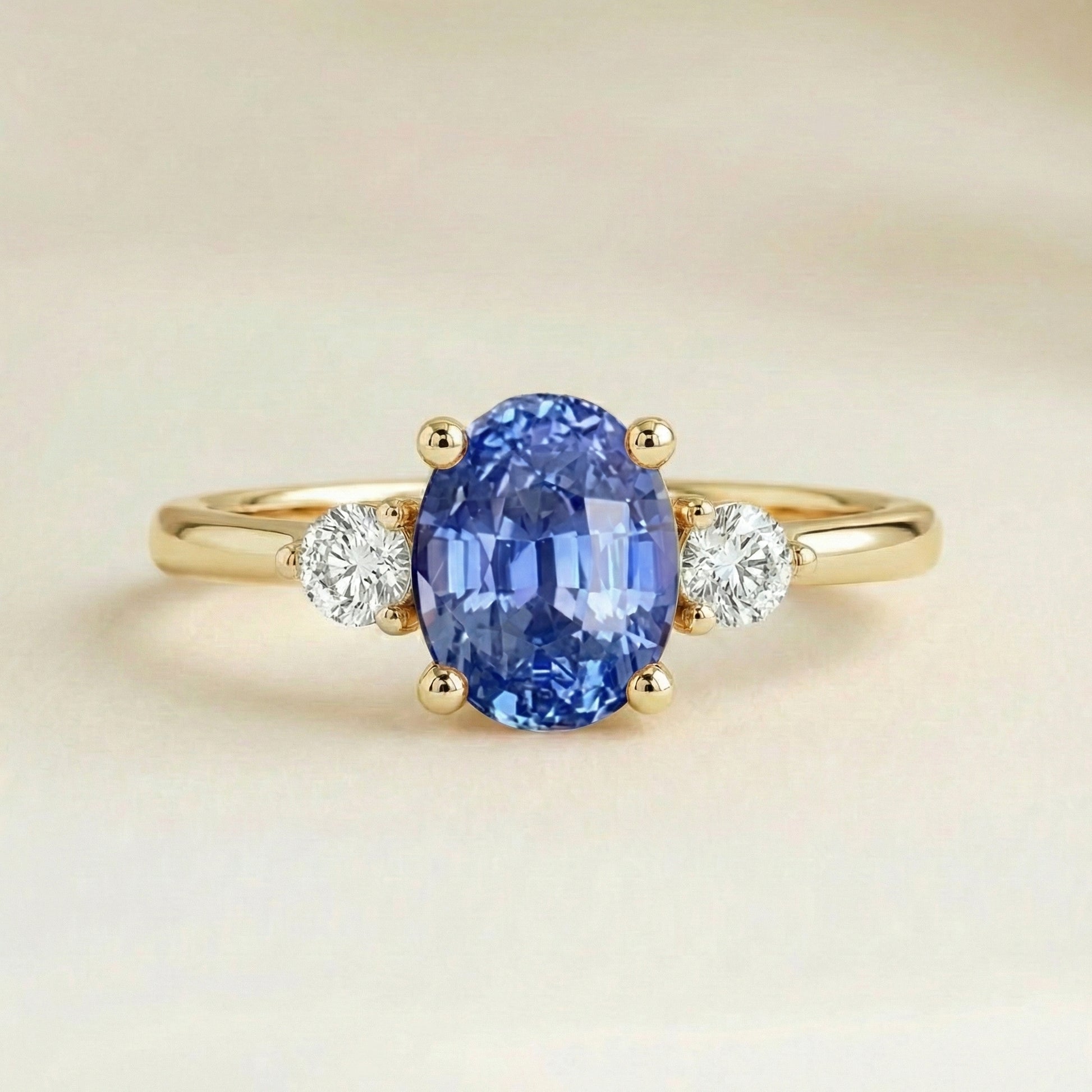 Bague moderne saphir bleu cornflower et diamants