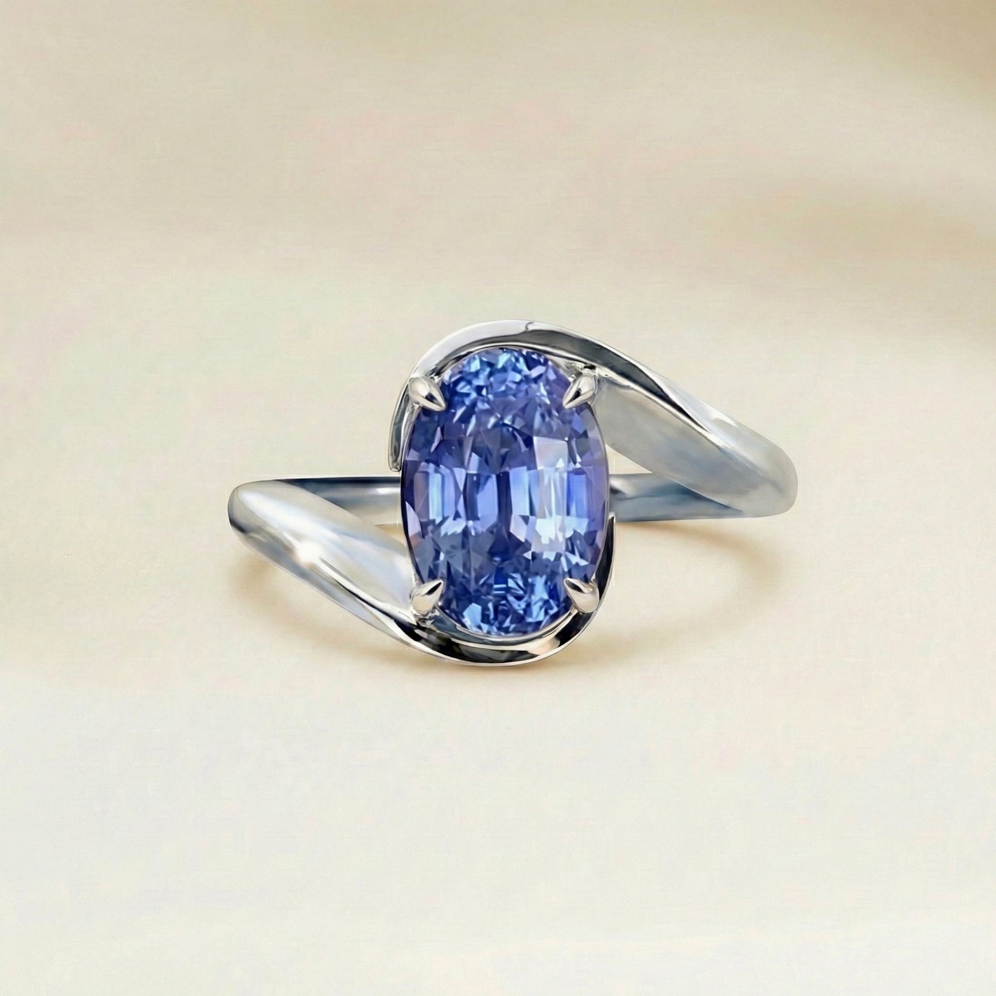 Bague solitaire saphir bleu oval or blanc