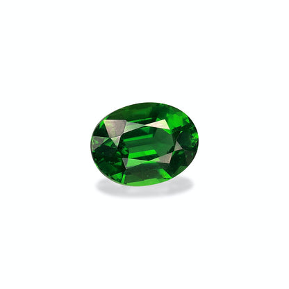 La Tourmaline Chrome Bonnot Paris 1,47 ct, une pierre précieuse verte de taille ovale, reflète élégamment différentes nuances de vert sur un fond blanc.