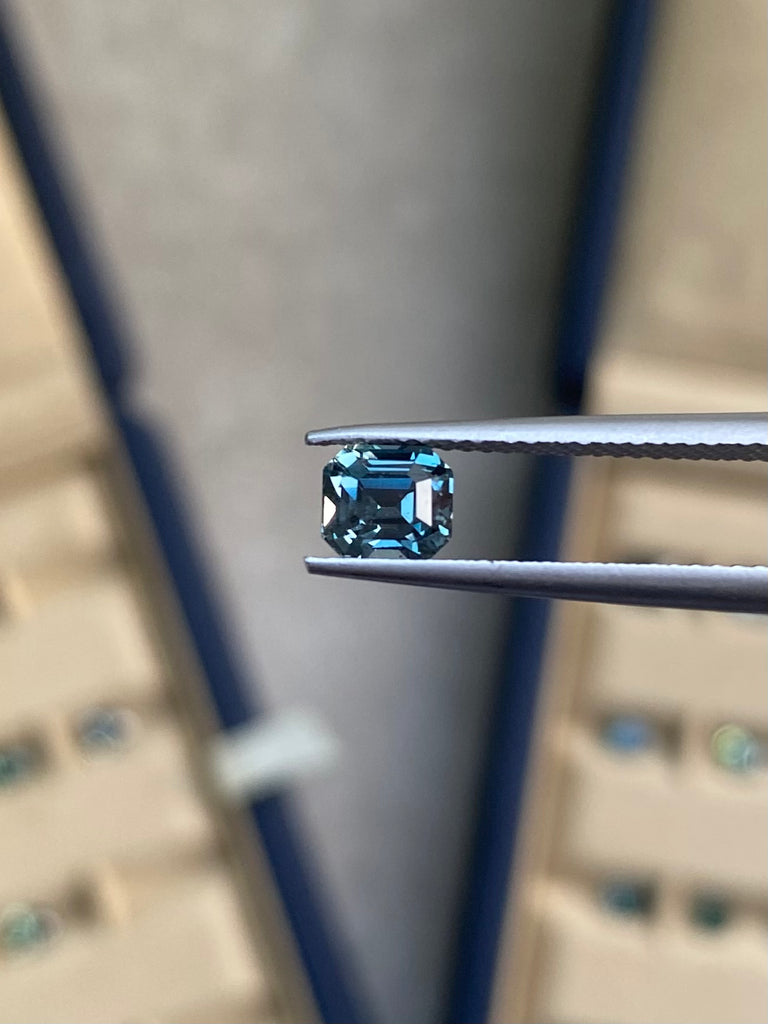 Saphir color-change • 1,05ct