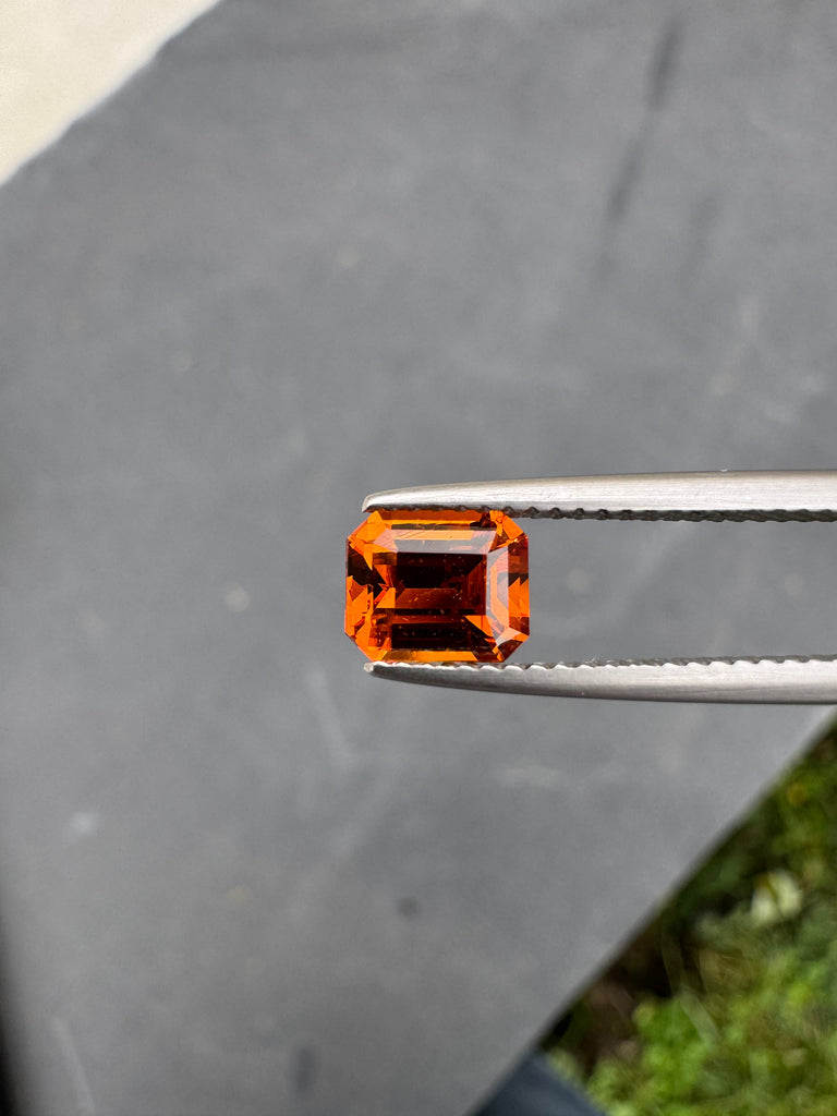 RARE !! JOLIE SPESSARTITE ROUGE ORANGE D'AFRIQUE : 1,52 CARAT RARE !! JOLIE SPESSARTITE ROUGE ORANGE D'AFRIQUE : 1,52 CARAT