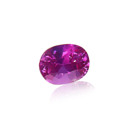 Pierre précieuse rose ovale facettée et vibrante avec une surface brillante reflétant la lumière, le Bonnot Paris Saphir Rose · 1,5 carat est présenté sur un fond blanc uni, rappelant l'exquis Saphir du Sri Lanka.