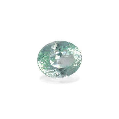 Une Tourmaline Paraïba de 3,5 carats, signée Bonnot Paris, scintille avec sa taille ovale et ses facettes complexes, projetant un scintillement brillant sur un fond blanc.