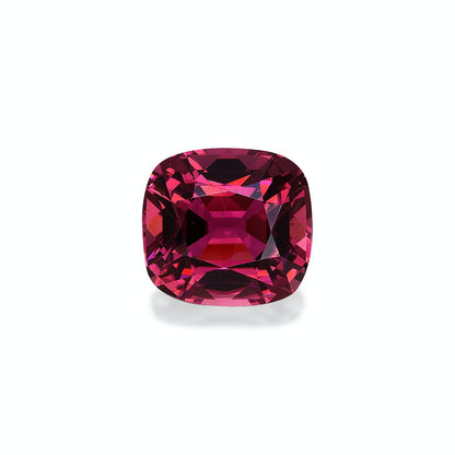 Sur un fond blanc uni, la Tourmaline Rose (5,96 ct) de Bonnot Paris affiche sa taille coussin carrée aux facettes rouge profond, mettant en valeur ses motifs et reflets complexes.