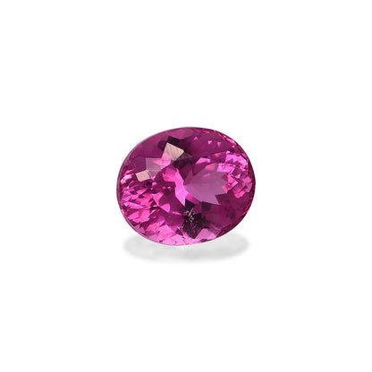La Tourmaline Rubellite Bonnot Paris, une pierre précieuse rose de forme ovale de 4,35 ct aux facettes complexes, reflète la lumière pour créer des reflets chatoyants tout en projetant une ombre subtile sur un fond blanc uni.