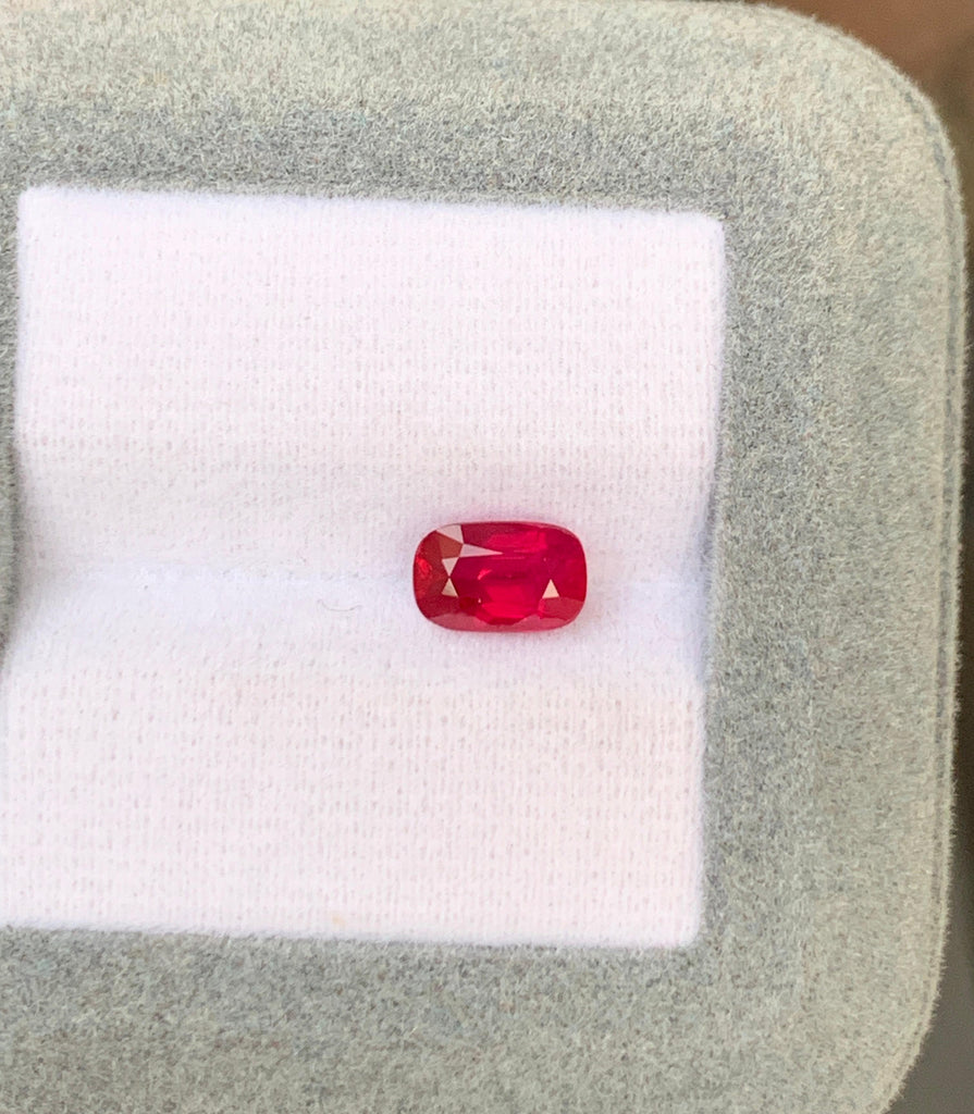 Ruby long cushion 1,50ct