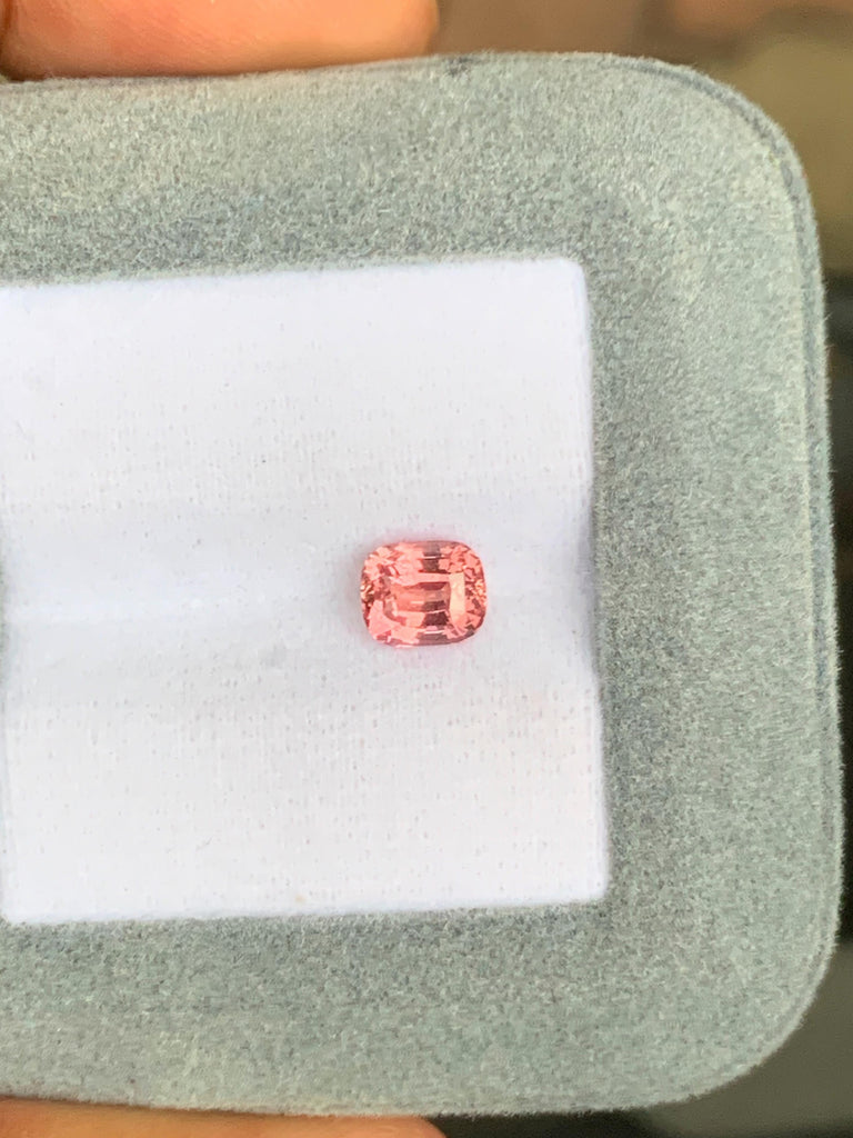 Saphir Padparadscha de Madagascar