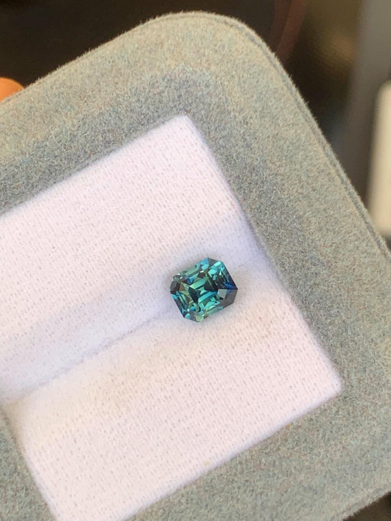 蓝宝石 蓝绿色 1,50ct, 产自 马达加斯加, non chauffé, vue principale | Bonnot Paris