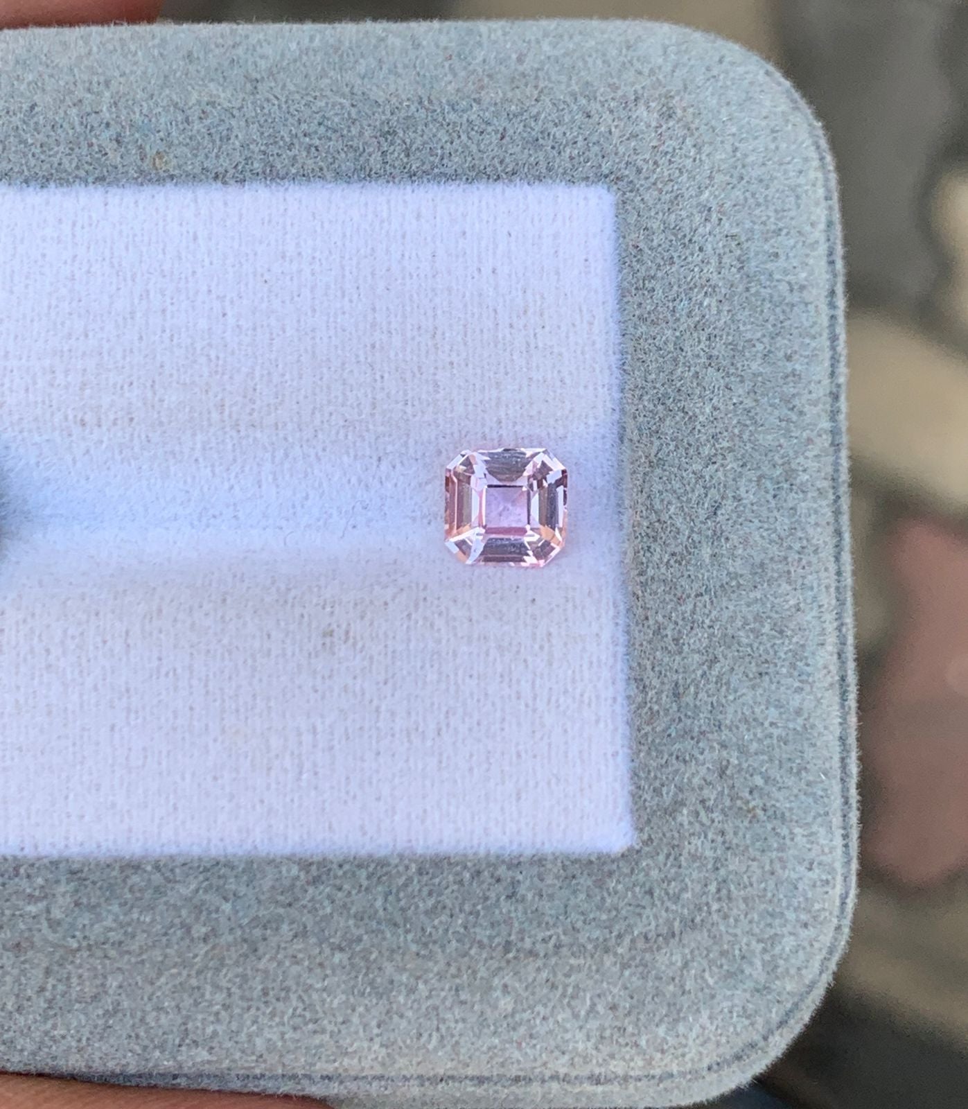 Sapphire rose 1,12ct, from Madagascar, quality Eye Clean, vue principale | Bonnot Paris — Bonnot Paris