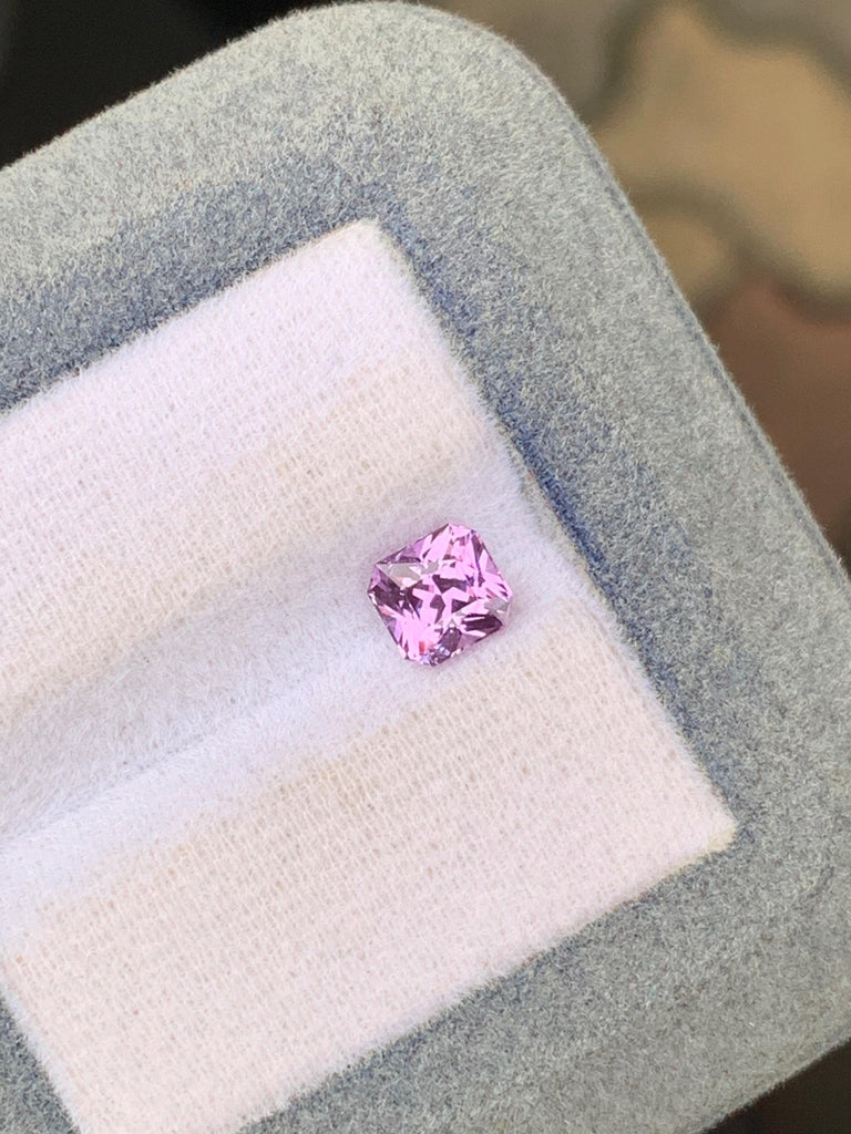 Saphir violet du Sri Lanka