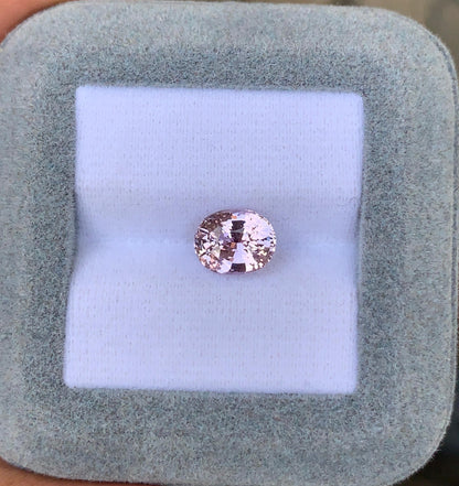 Sapphire violet 2,61ct, from Madagascar, quality Eye Clean, vue principale | Bonnot Paris