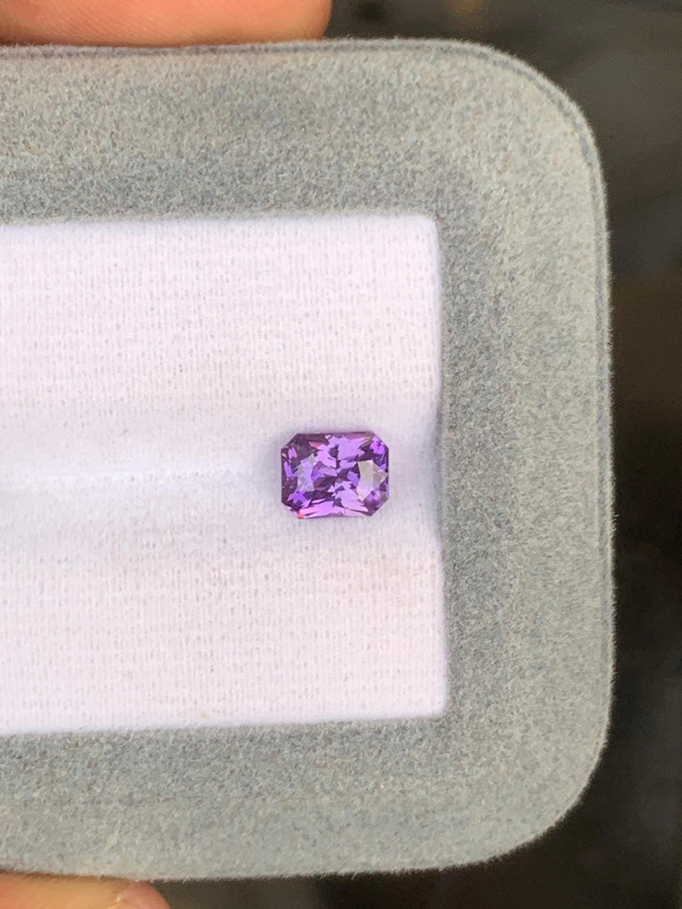 Saphir violet du Sri Lanka