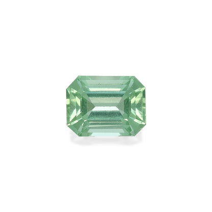 La Tourmaline Verte · 2,43 ct de Bonnot Paris est une pierre précieuse verte transparente taille émeraude avec des facettes géométriques qui reflètent la lumière, sertie sur un fond blanc uni pour mettre en valeur sa clarté et sa couleur vibrante.