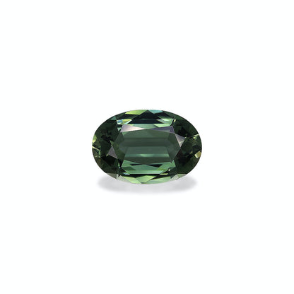 Pierre précieuse d'un vert éclatant, la Tourmaline Verte (6,94 carats) de Bonnot Paris se détache sur un fond blanc uni. Sa forme ovale facettée reflète magnifiquement la lumière, soulignant sa clarté et la précision de ses tailles.