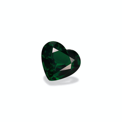 Le produit est le Grenat Tsavorite en forme de cœur de Bonnot Paris, une pierre précieuse émeraude de 2,18 carats avec une couleur vert foncé et une surface facettée, présentée sur un fond blanc immaculé.