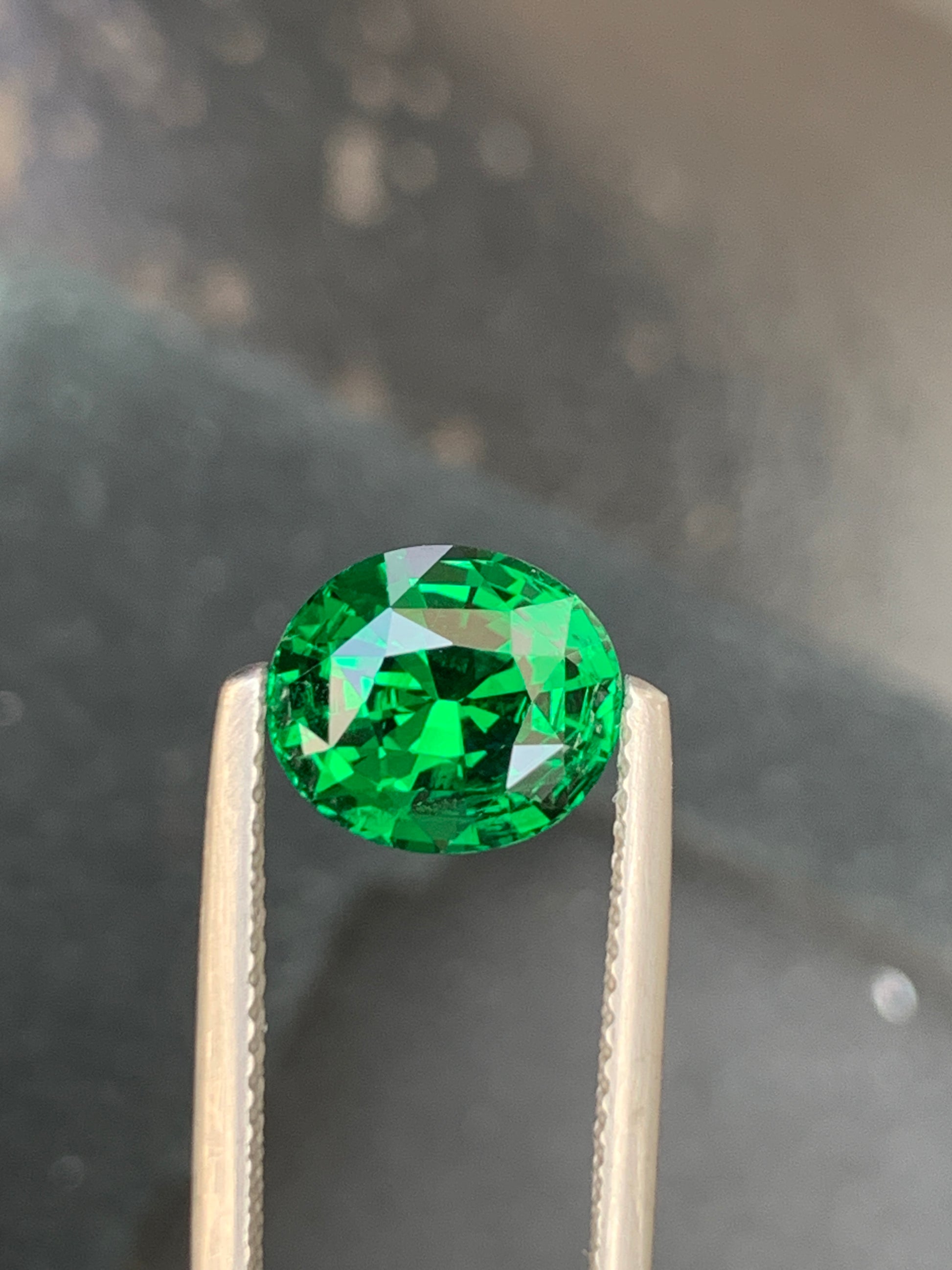 Tsavorite 3,12ct, originaire de Tanzanie, qualité Eye Clean, vue principale | Bonnot Paris