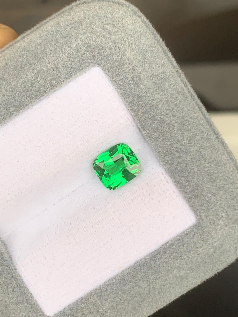 Tsavorite cushion 1,60ct 