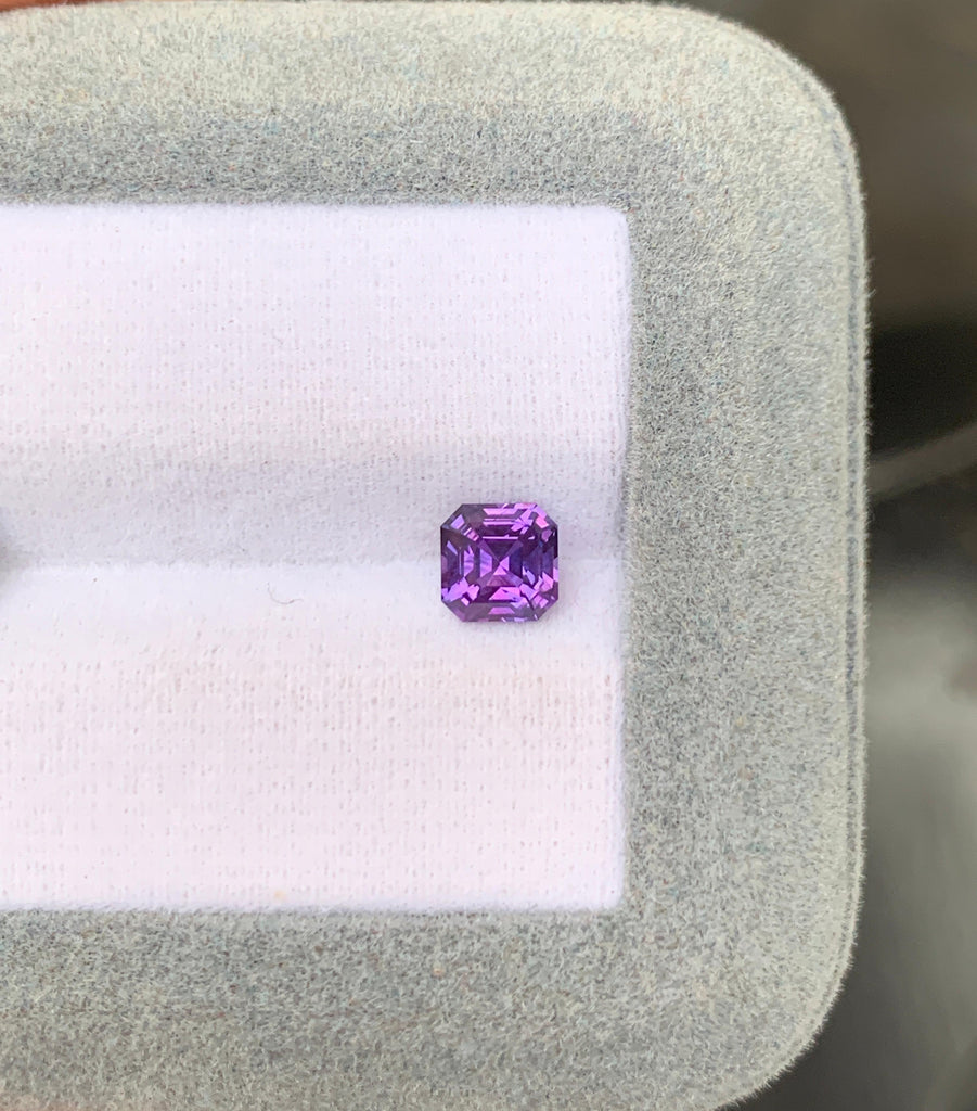 Violet  Sapphire Emerald 1,04ct photo 1