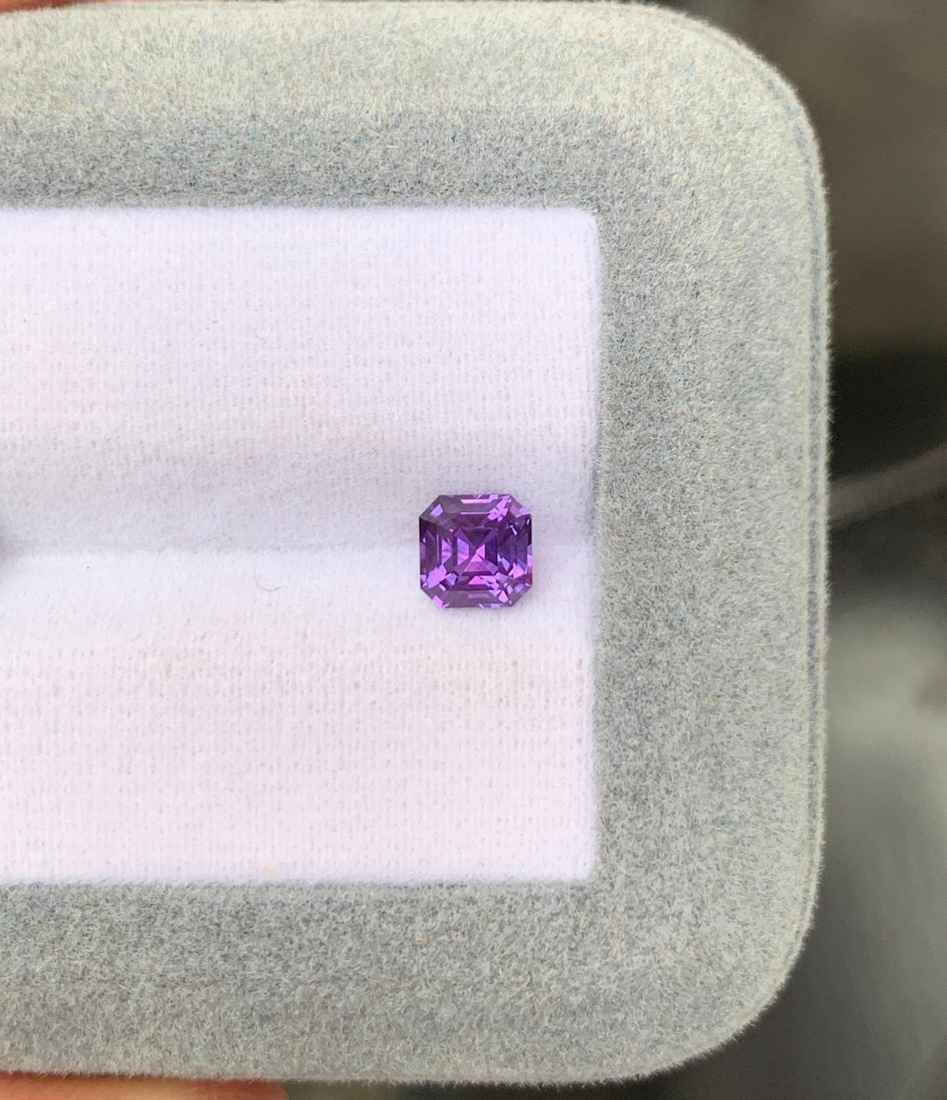Violet  Sapphire Emerald 1,04ct photo 2