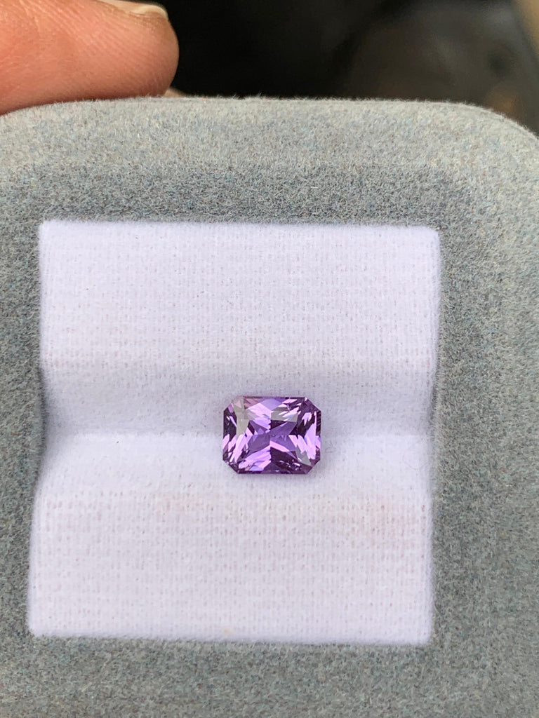 Violet Sapphire Radiant cut 1,6ct photo 1