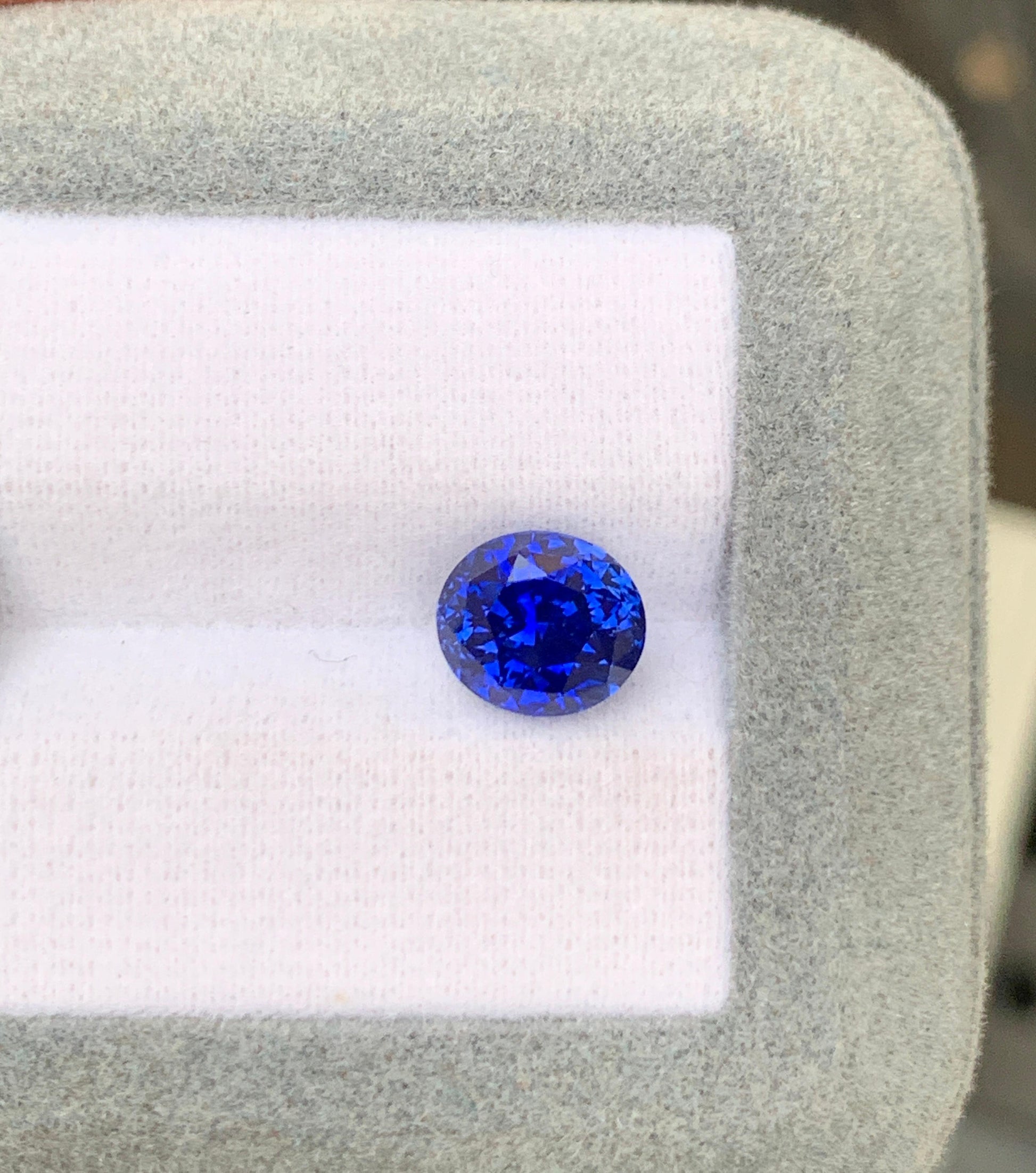 Vivid Blue Sapphire Oval 3,45ct