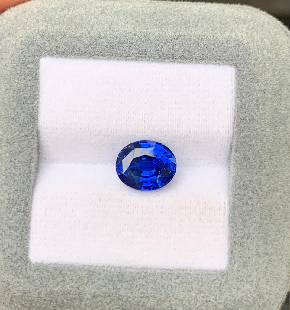 Vivid Blue Sapphire oval cut 3.30ct