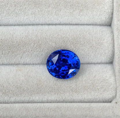 Vivid Blue Sapphire oval cut 6,03ct 