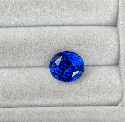 Vivid Blue Sapphire oval cut 6,03ct 