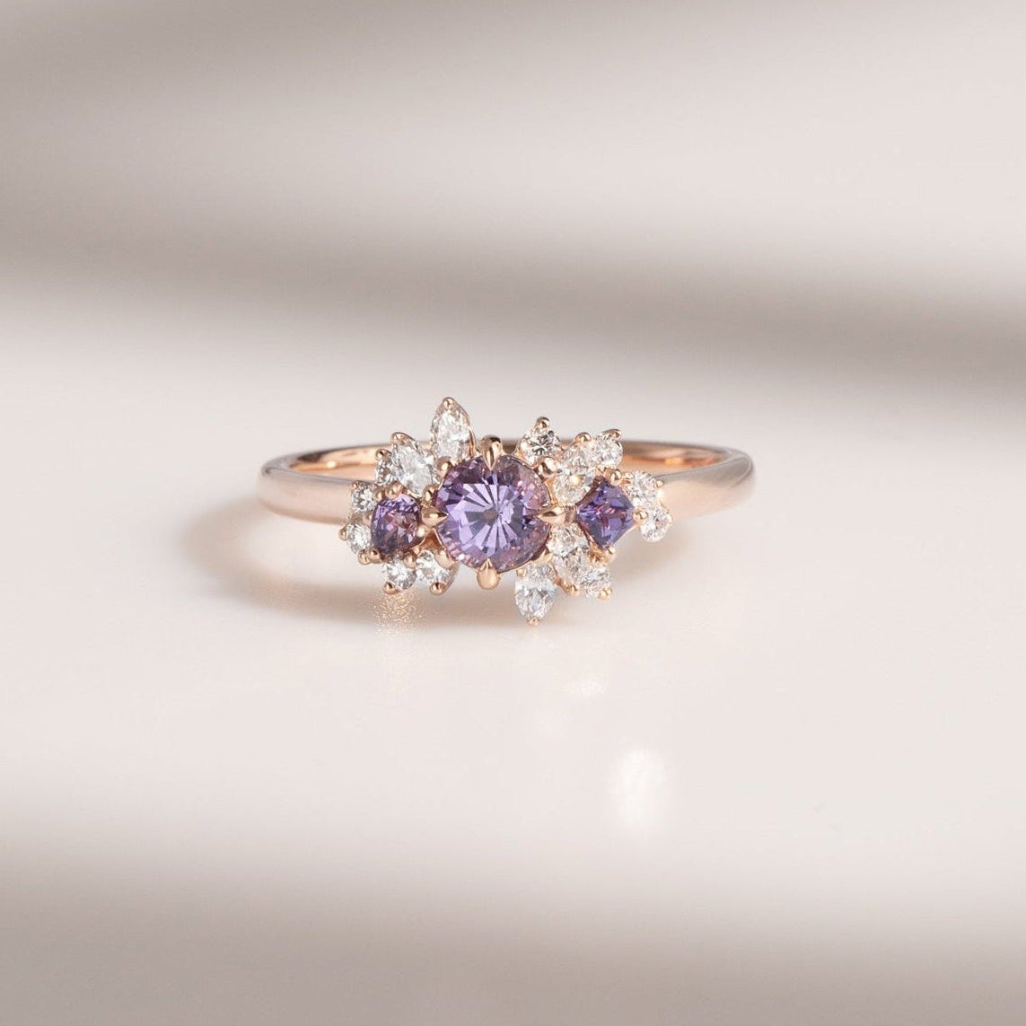 
            Bague de Fiançailles Saphir Violet
          