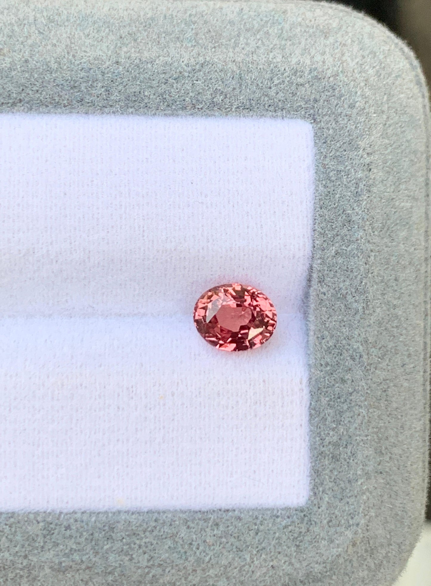 padparadscha-saphir-ovale-1-52ct-photo-1