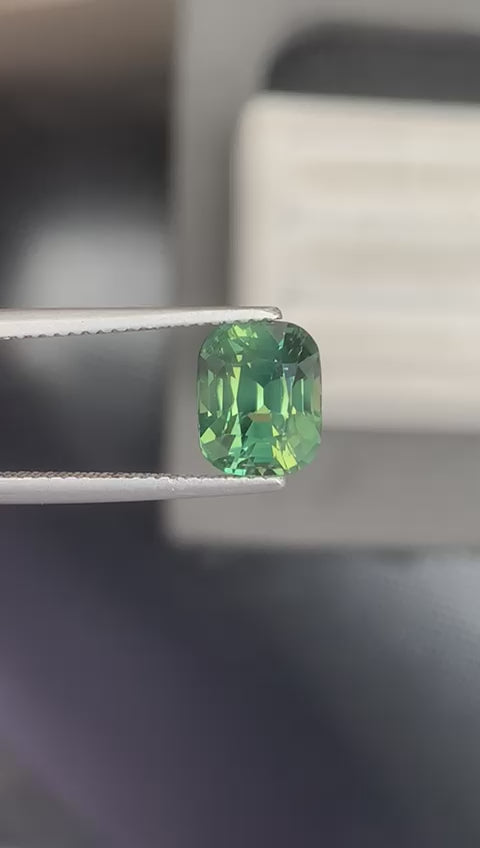 saphir-bicolore-coussin-4-01ct-video-1