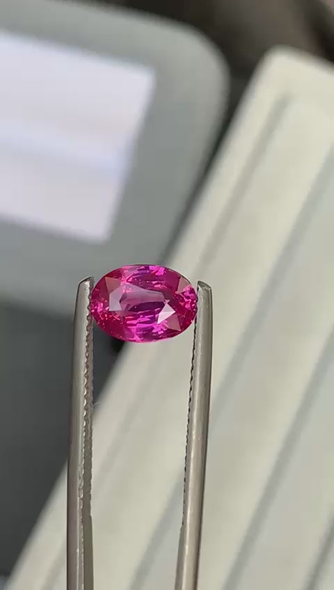 saphir-rose-ovale-2-02ct-video-1