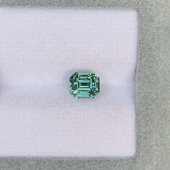 saphir-teal-émeraude-2-02ct-video-2