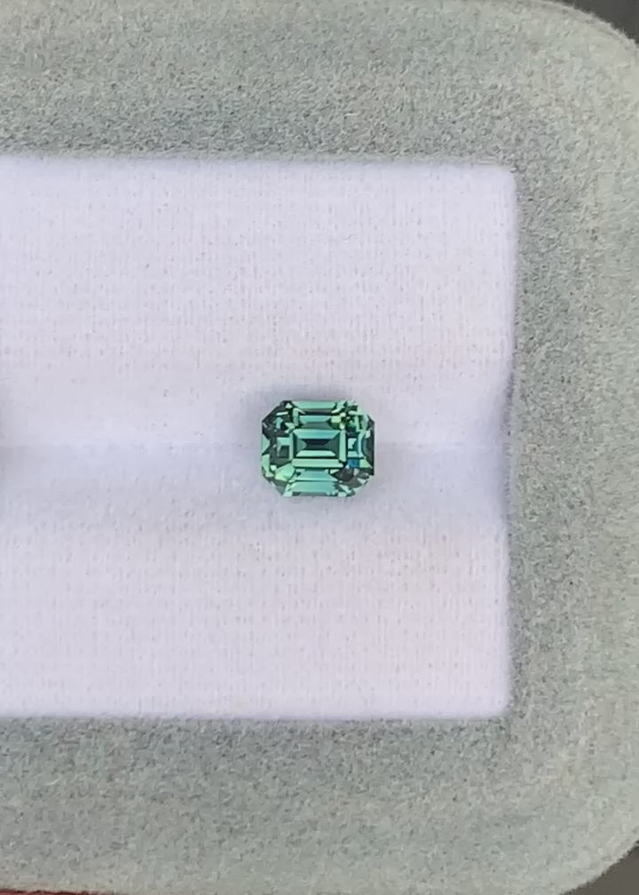 saphir-teal-émeraude-2-02ct-video-2