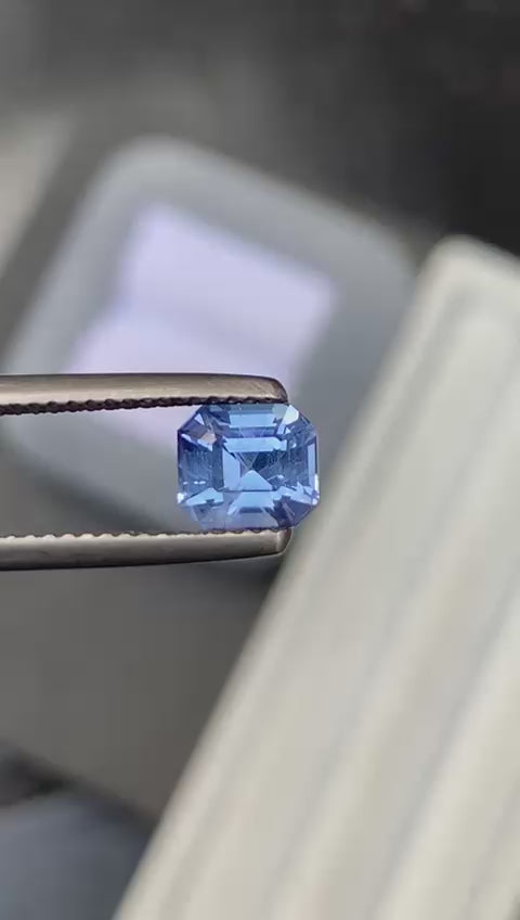 saphir-bleu-coussin-carré-1-55ct-video-1