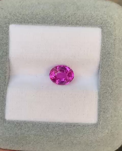 saphir-rose-ovale-2-03ct-video-1-3