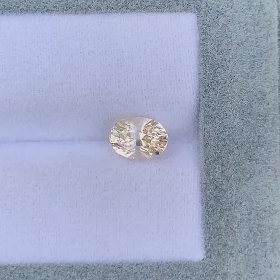 saphir-p-che-ovale-1-68ct video1